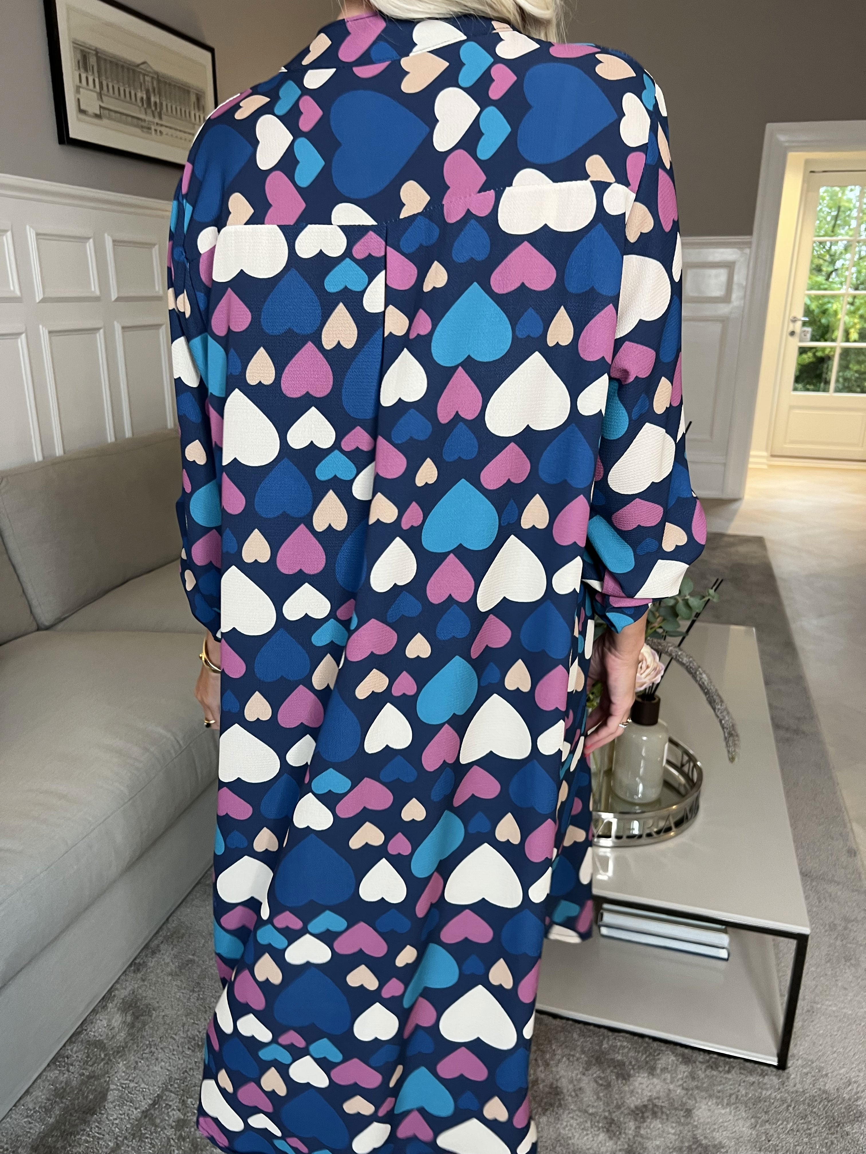 Vanesa Heart Long - Lätt och luftig klänning med hjärtmönster